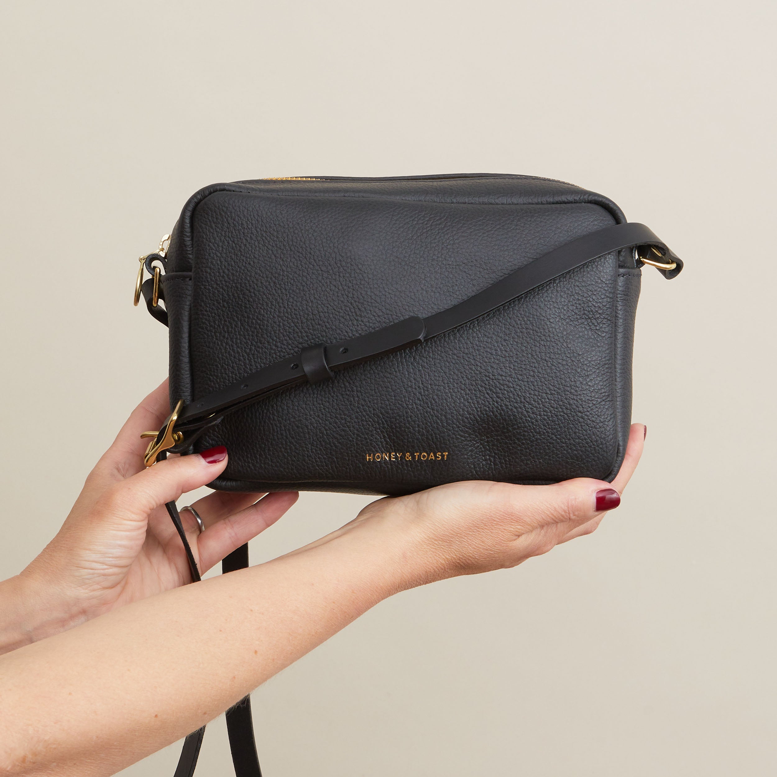 Honey and Toast women's leather handbag Katie zip camera bag black