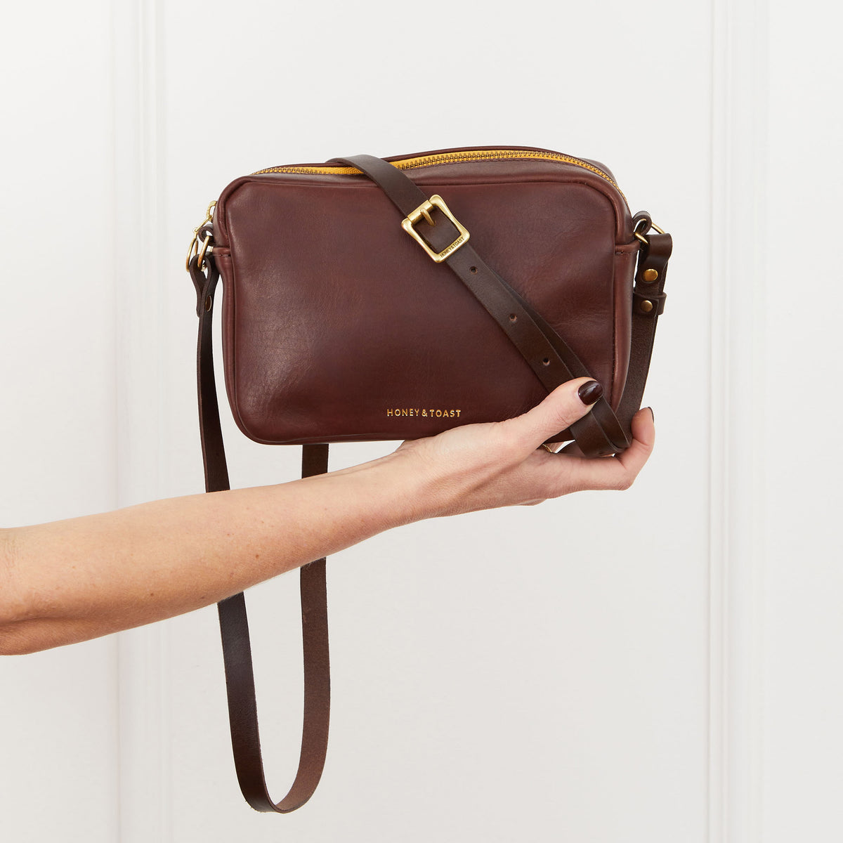Honey and Toast women's leather handbag Katie zip camera bag conker