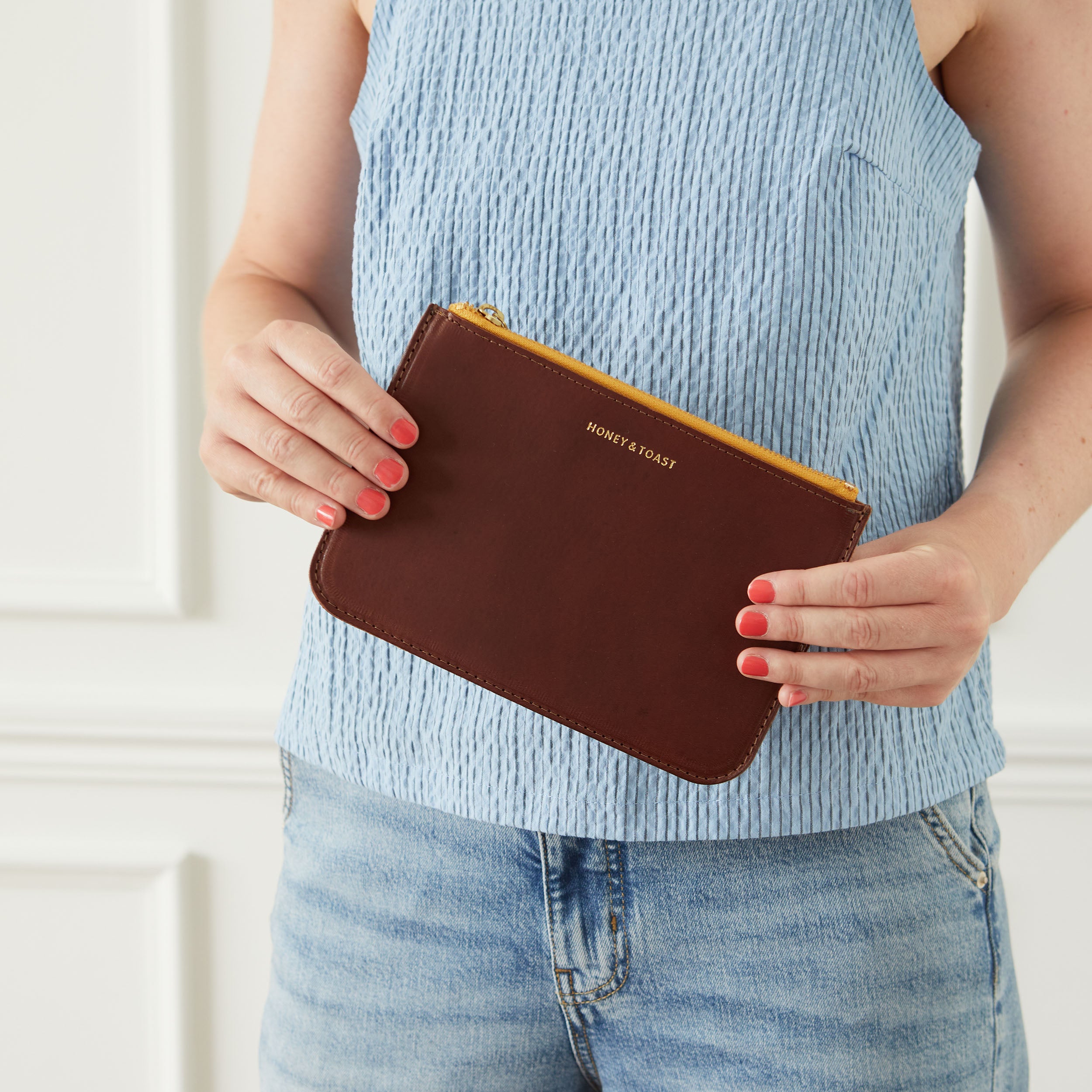 Honey and Toast women's leather purse Bailey zip top pouch conker