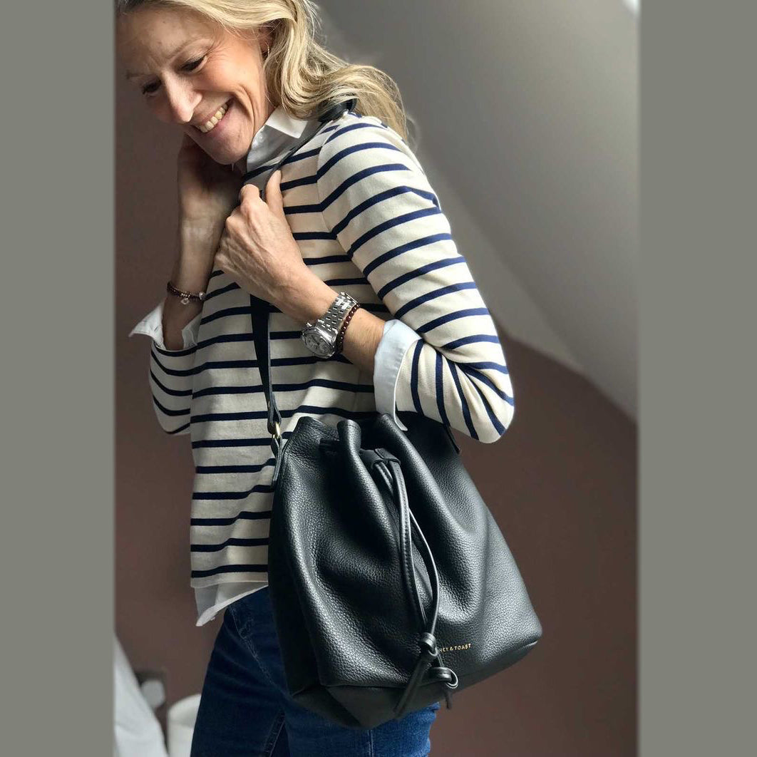 https://www.honeyandtoast.co.uk women's leather handbag Anna bucket bag black SAMPLE SALE