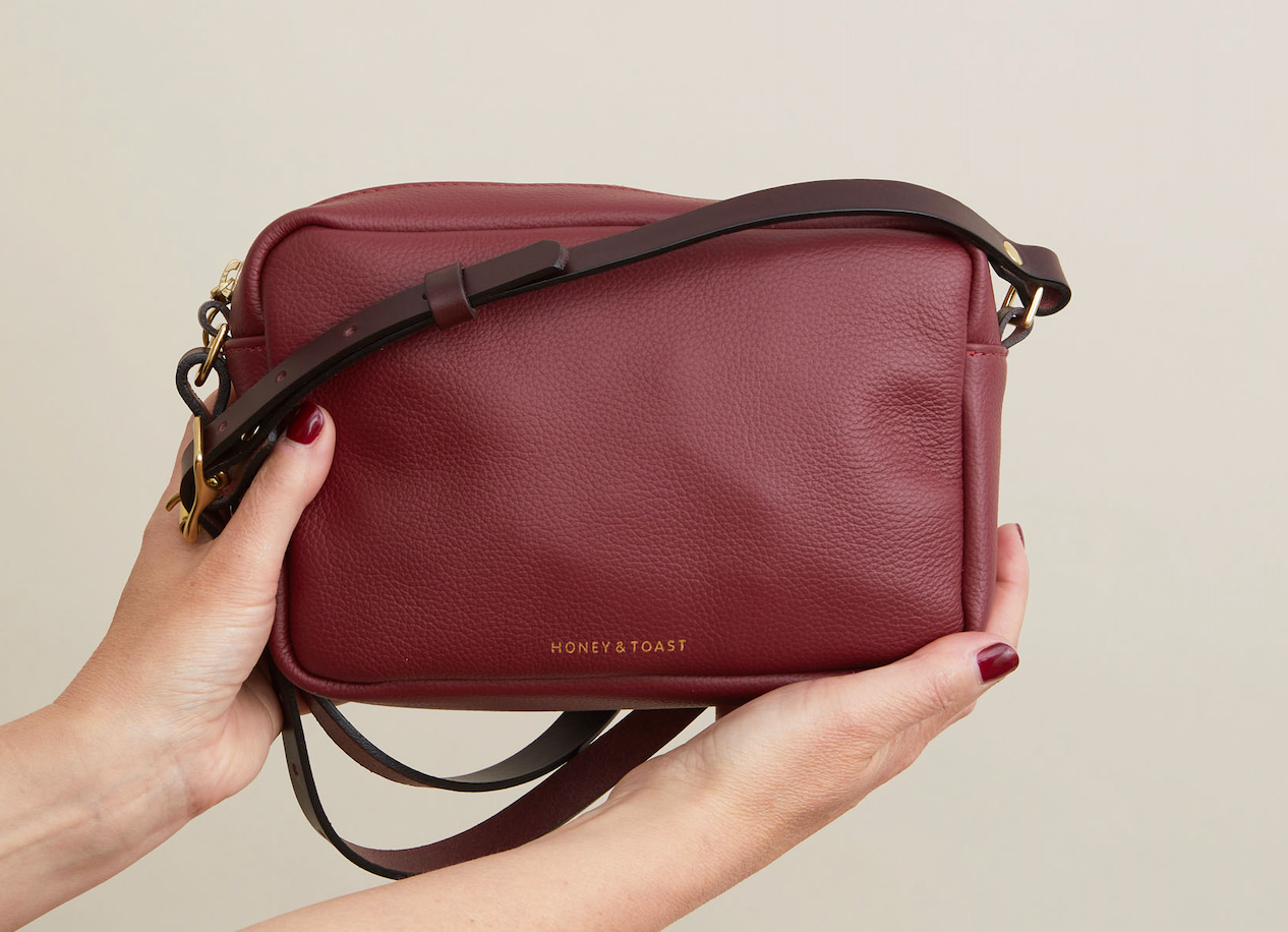 CROSSBODY BAGS