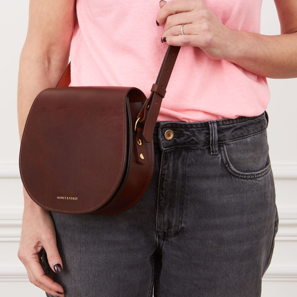 Honey and Toast Leather handbag Etter saddlebag conker