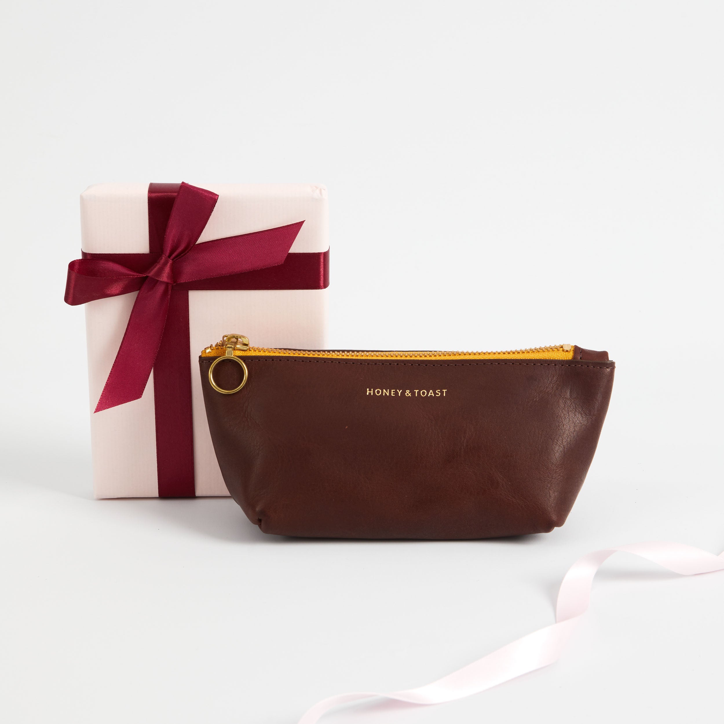 Honey and Toast women's leather purse Cora zipped case conker