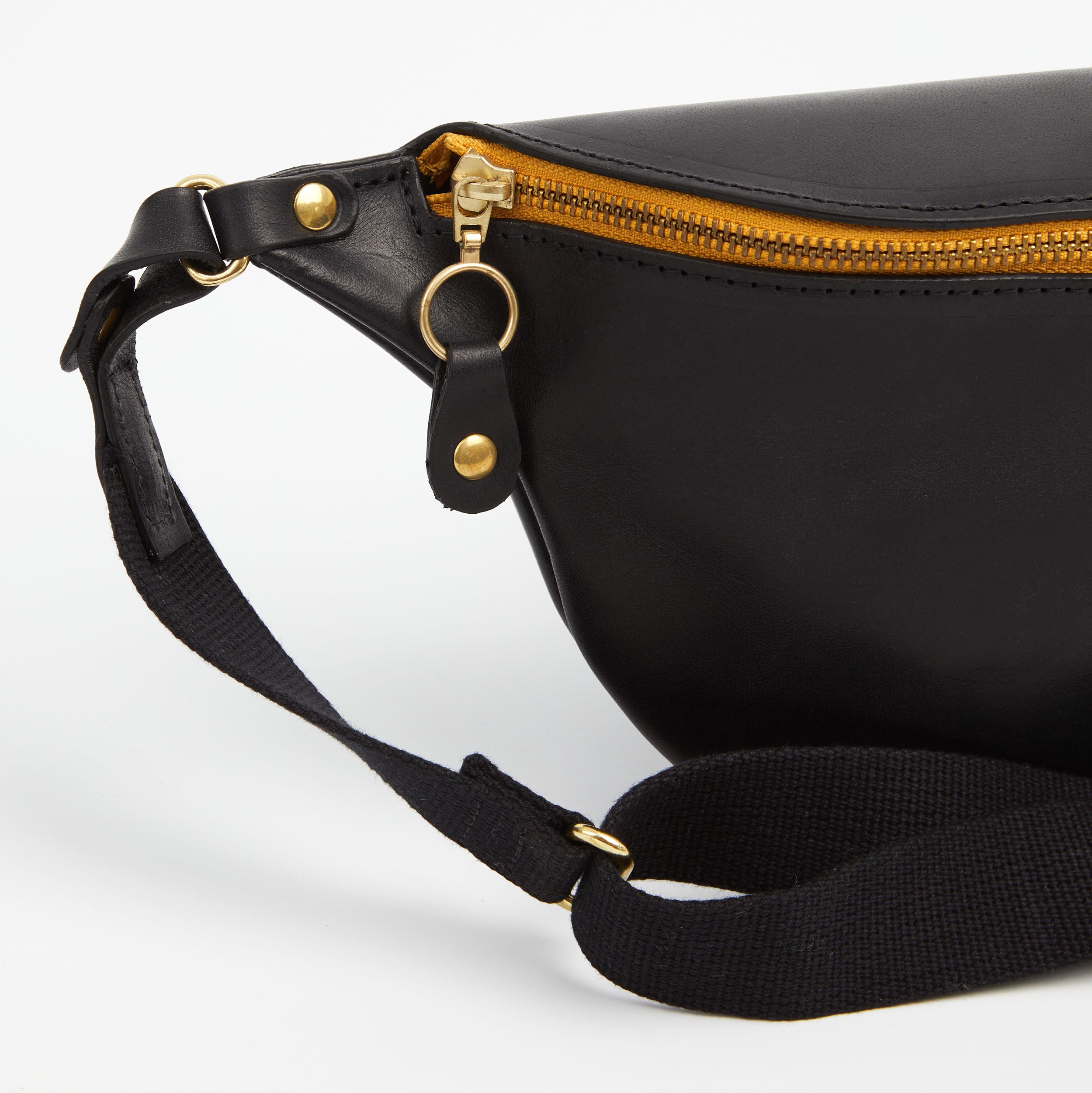 https://www.honeyandtoast.co.uk Frances bum bag black