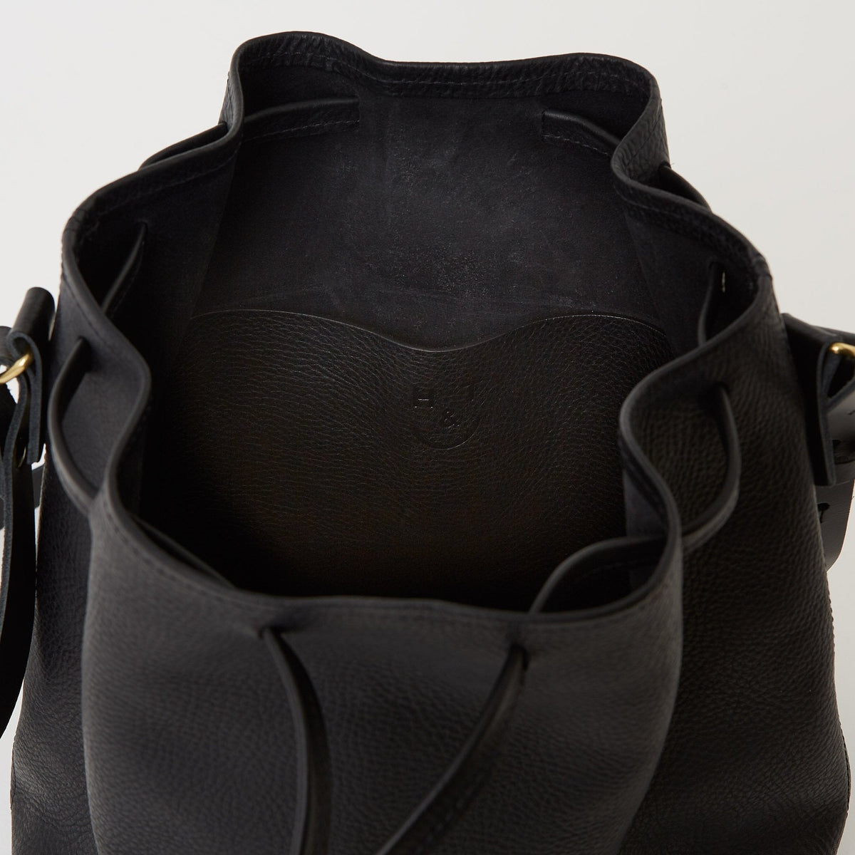 https://www.honeyandtoast.co.uk women's leather handbag Anna bucket bag black SAMPLE SALE
